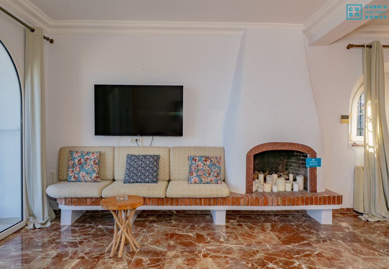 Villa in Mijas Costa - Cubo's Beachfront Villa Khayyam