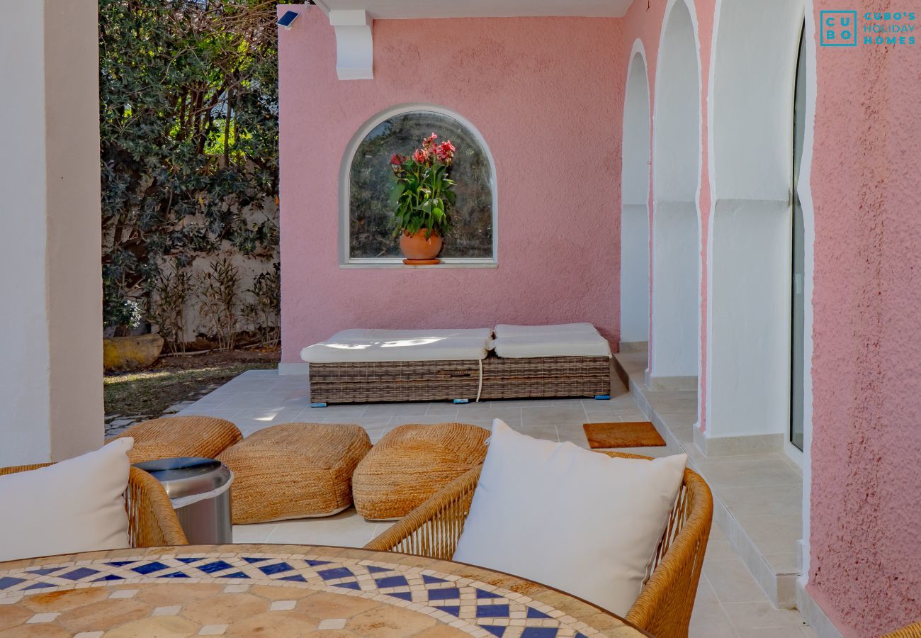 Villa in Mijas Costa - Cubo's Beachfront Villa Khayyam