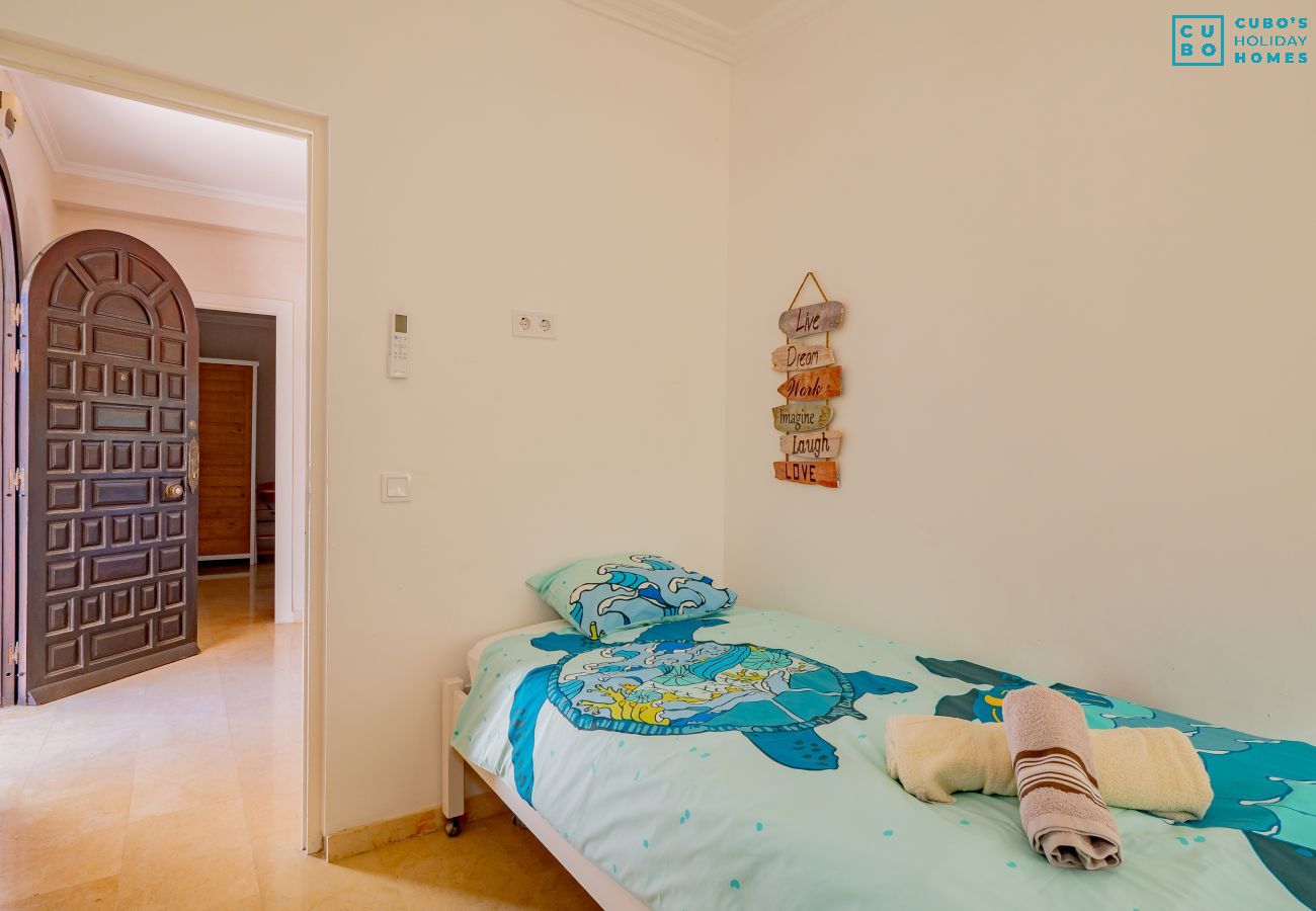 Villa in Mijas Costa - Cubo's Beachfront Villa Khayyam