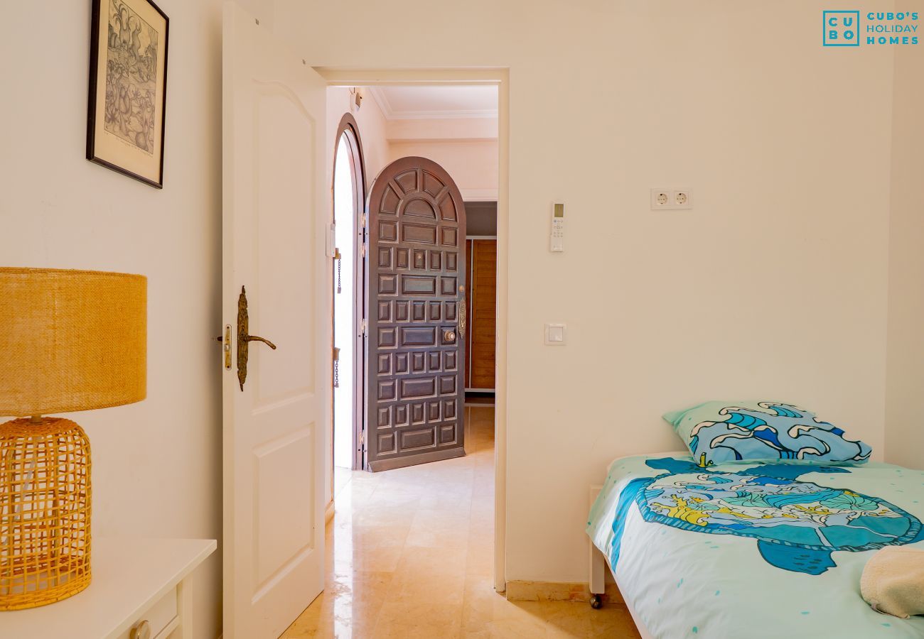 Villa in Mijas Costa - Cubo's Beachfront Villa Khayyam
