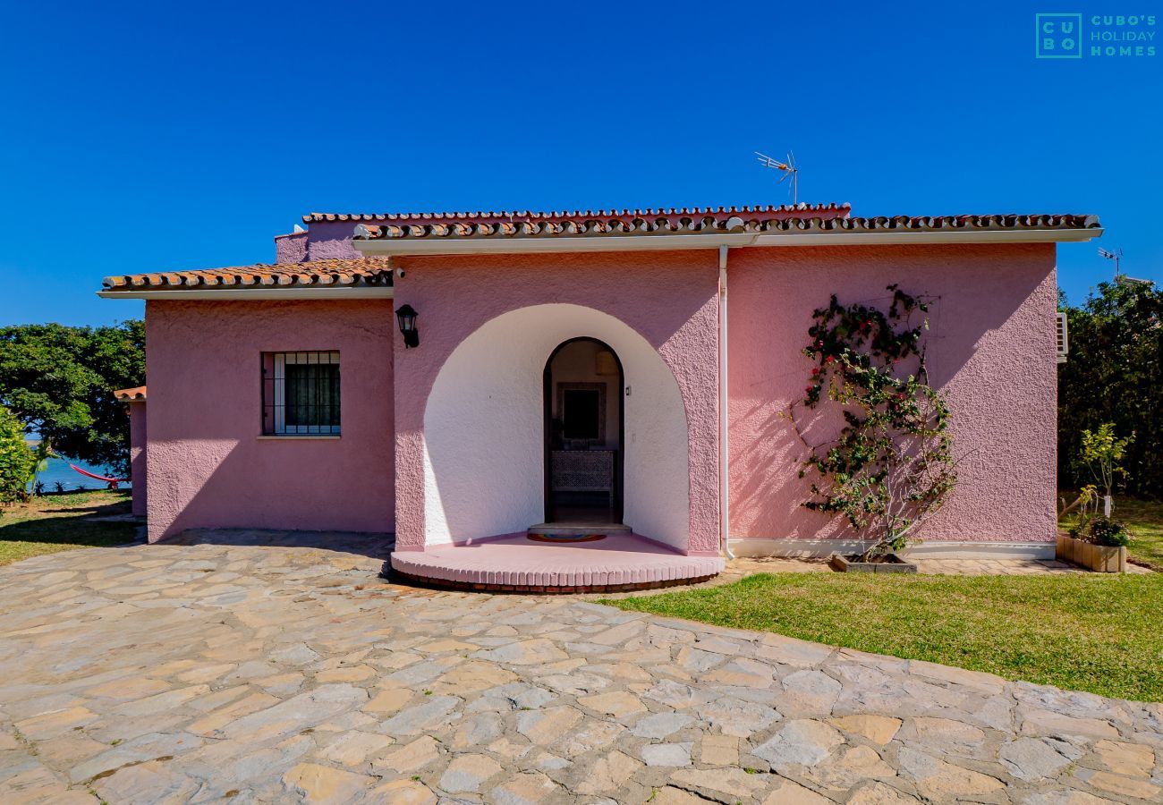Villa in Mijas Costa - Cubo's Beachfront Villa Khayyam