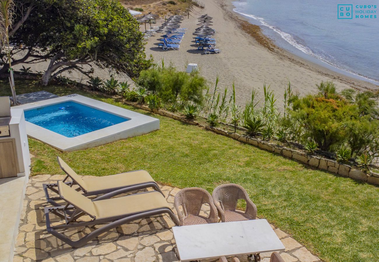 Villa in Mijas Costa - Cubo's Beachfront Villa Khayyam
