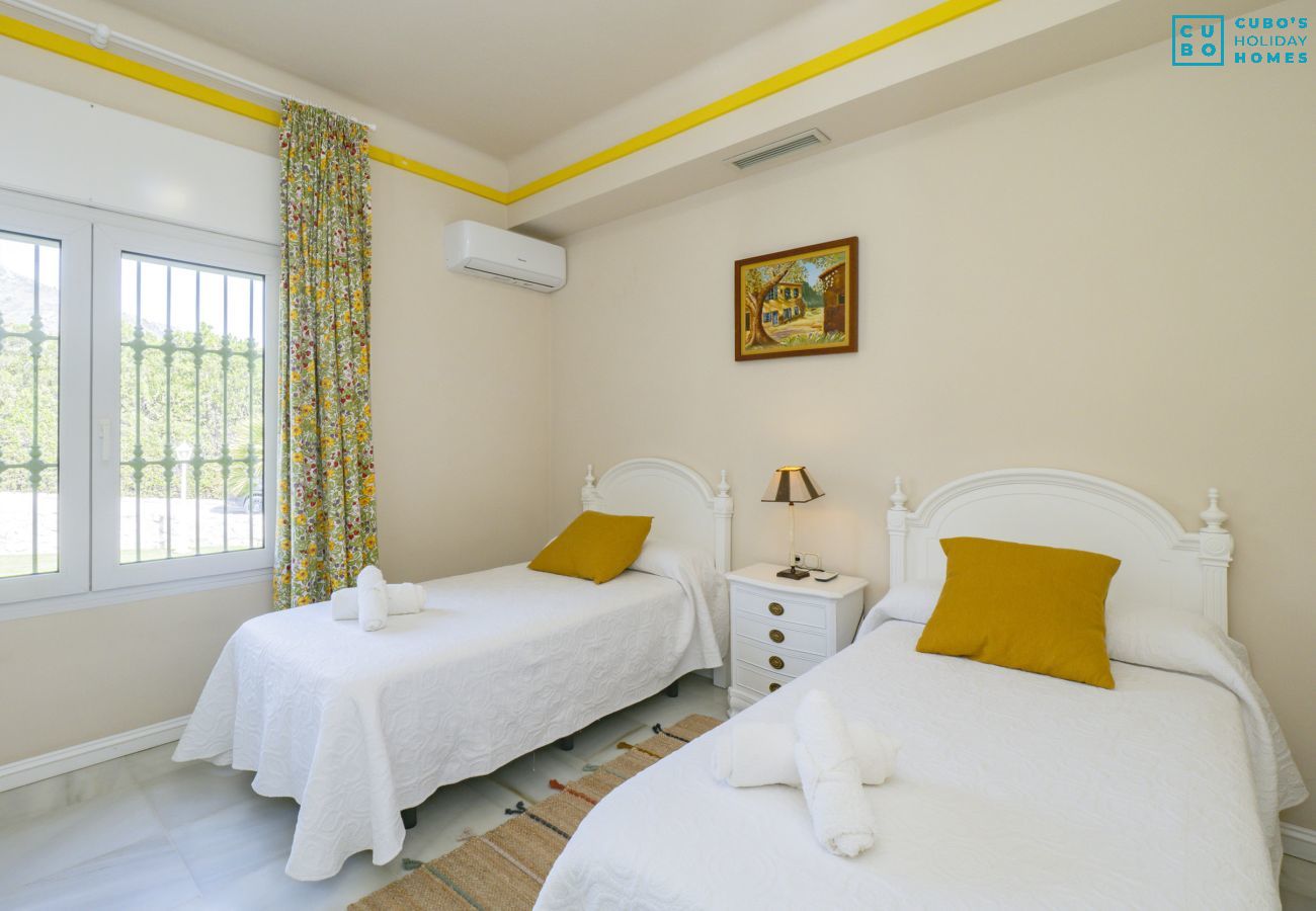 Villa in Torremolinos - Cubo's Villa Galemar Torremolinos Pool & Padel