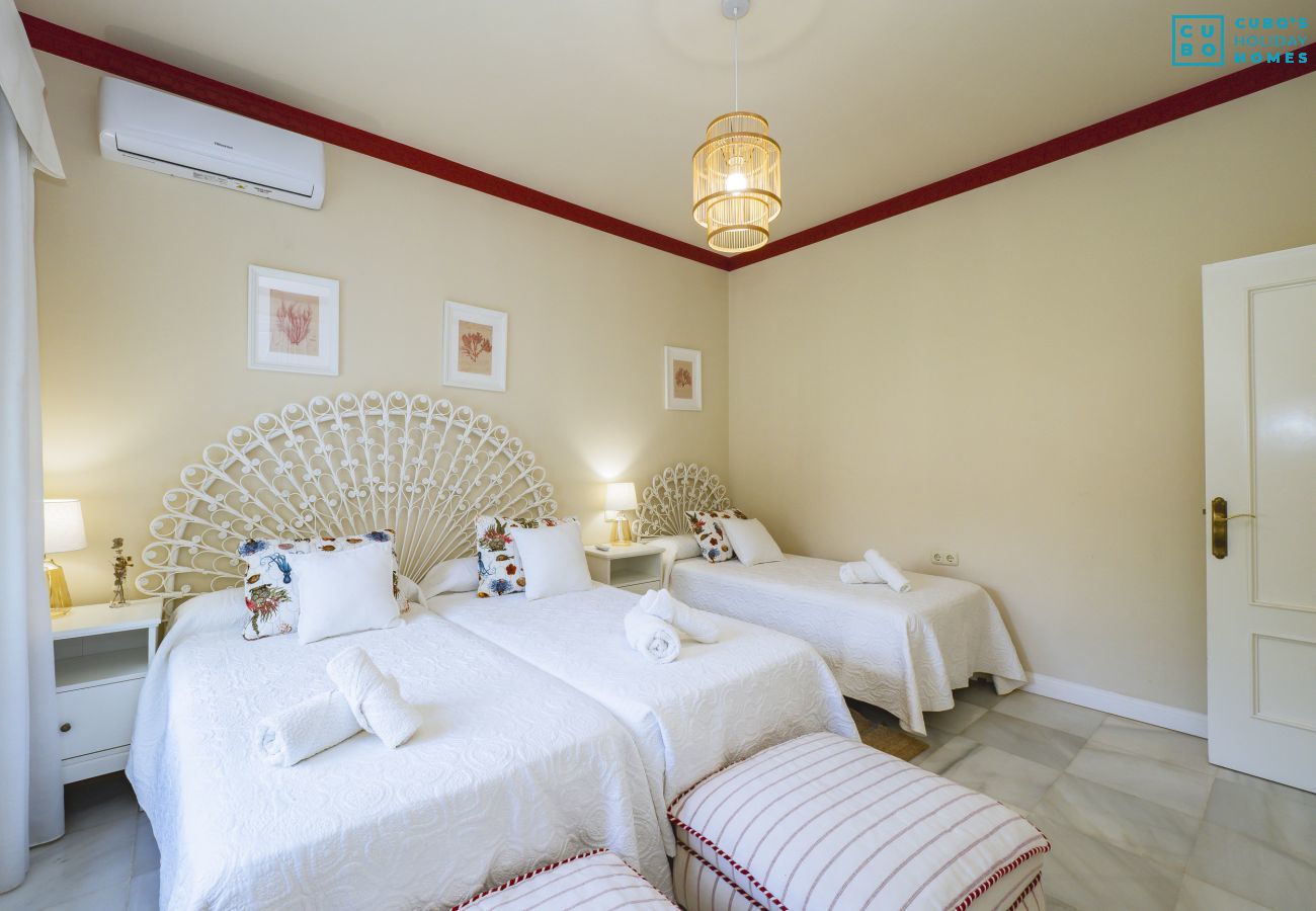 Villa in Torremolinos - Cubo's Villa Galemar Torremolinos Pool & Padel