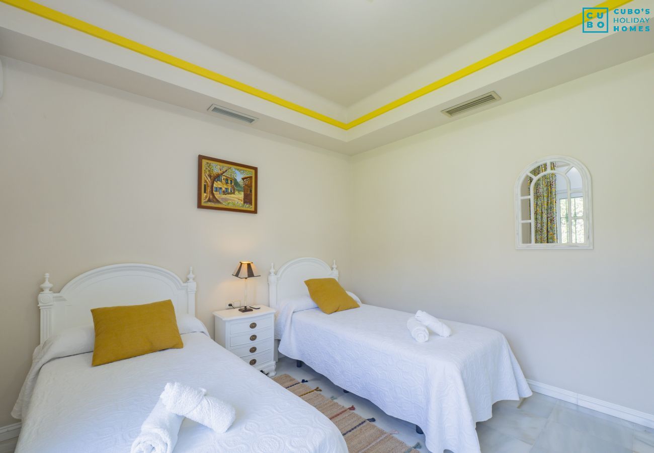 Villa in Torremolinos - Cubo's Villa Galemar Torremolinos Pool & Padel