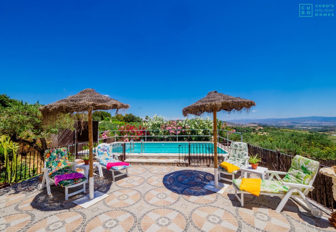 Country house with pool in Alhaurín de la Torre
