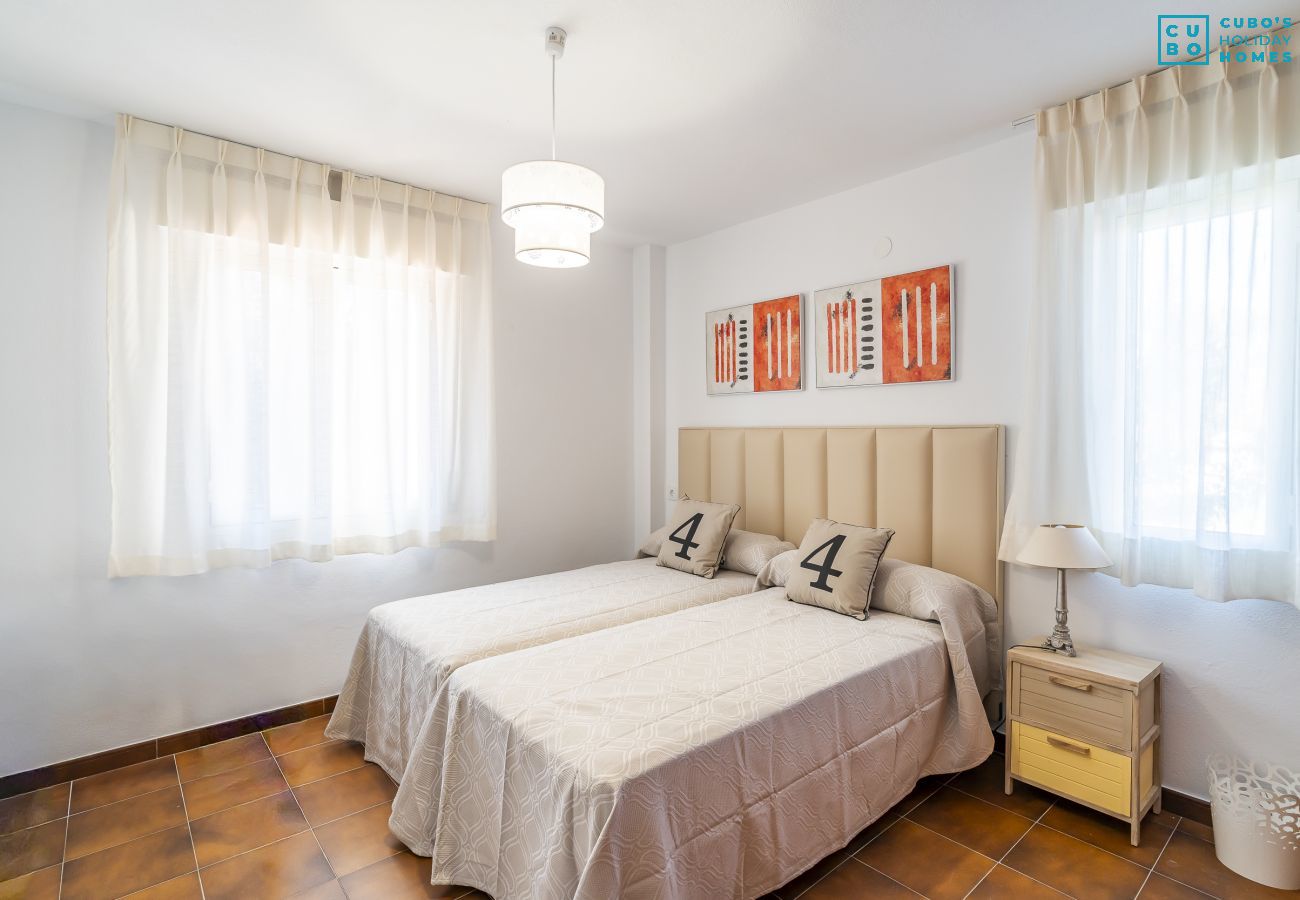 Rent by room in Alhaurín el Grande - Cubo's NAZ Country Stay | Dbl Bath Compact Kit B&B