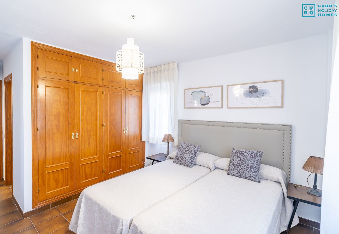Rent by room in Alhaurín el Grande - Cubo's NAZ Country Stay | Dbl Bath Compact Kit B&B