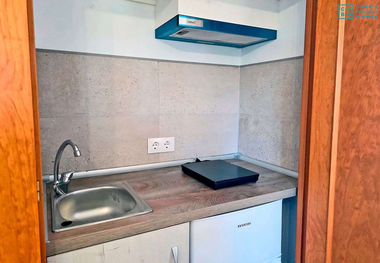 Rent by room in Alhaurín el Grande - Cubo's NAZ Country Stay | Dbl Bath Compact Kit B&B