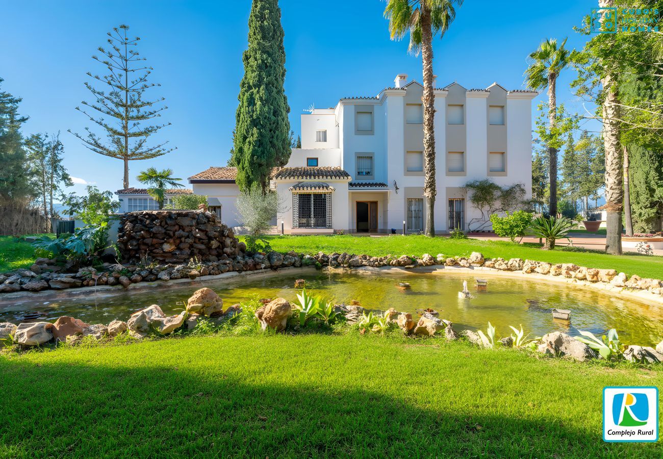 Rent by room in Alhaurín el Grande - Cubo's NAZ Country Stay | Double Private Bath B&B