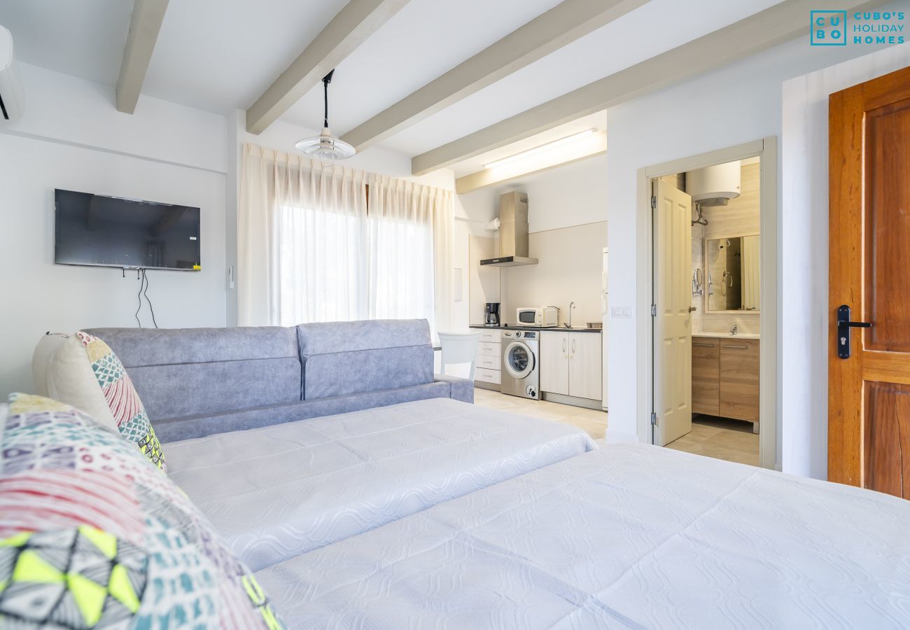 Cottage in Alhaurín el Grande - Cubo's NAZ Country Stay | Family Fun B&B