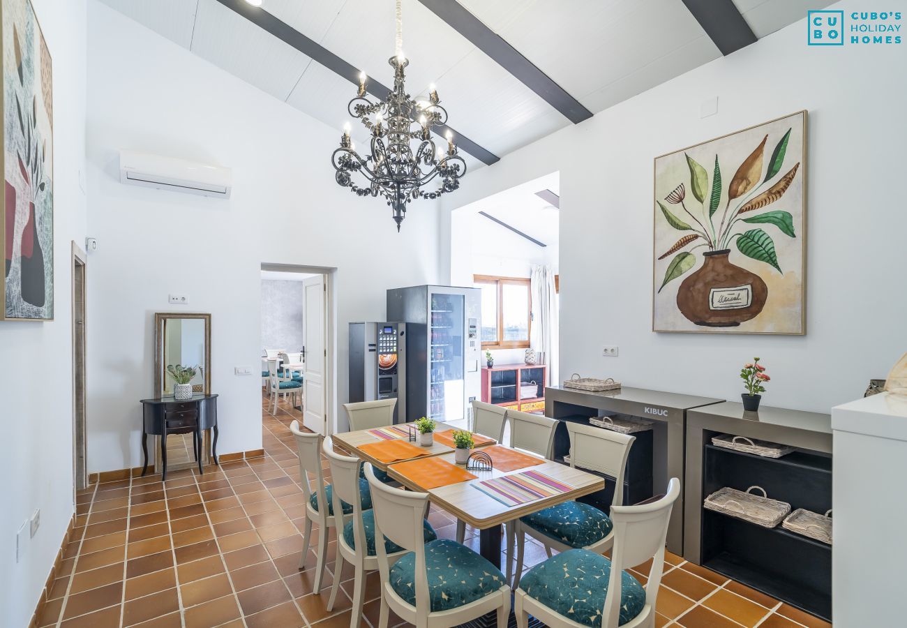 Cottage in Alhaurín el Grande - Cubo's NAZ Country Stay | Family Fun B&B