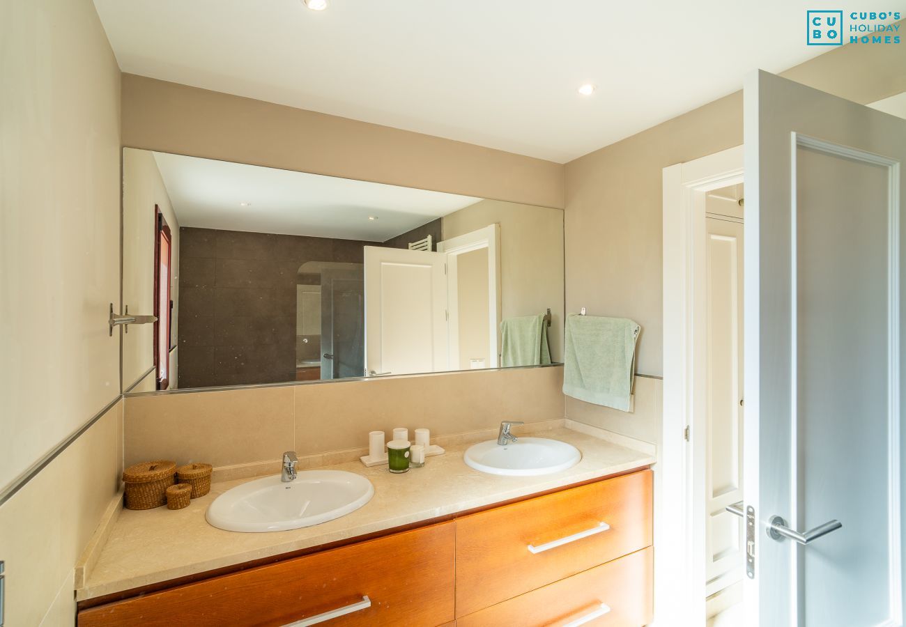 House in Coín - Cubo's Casa Los Nebrales & Private Pool