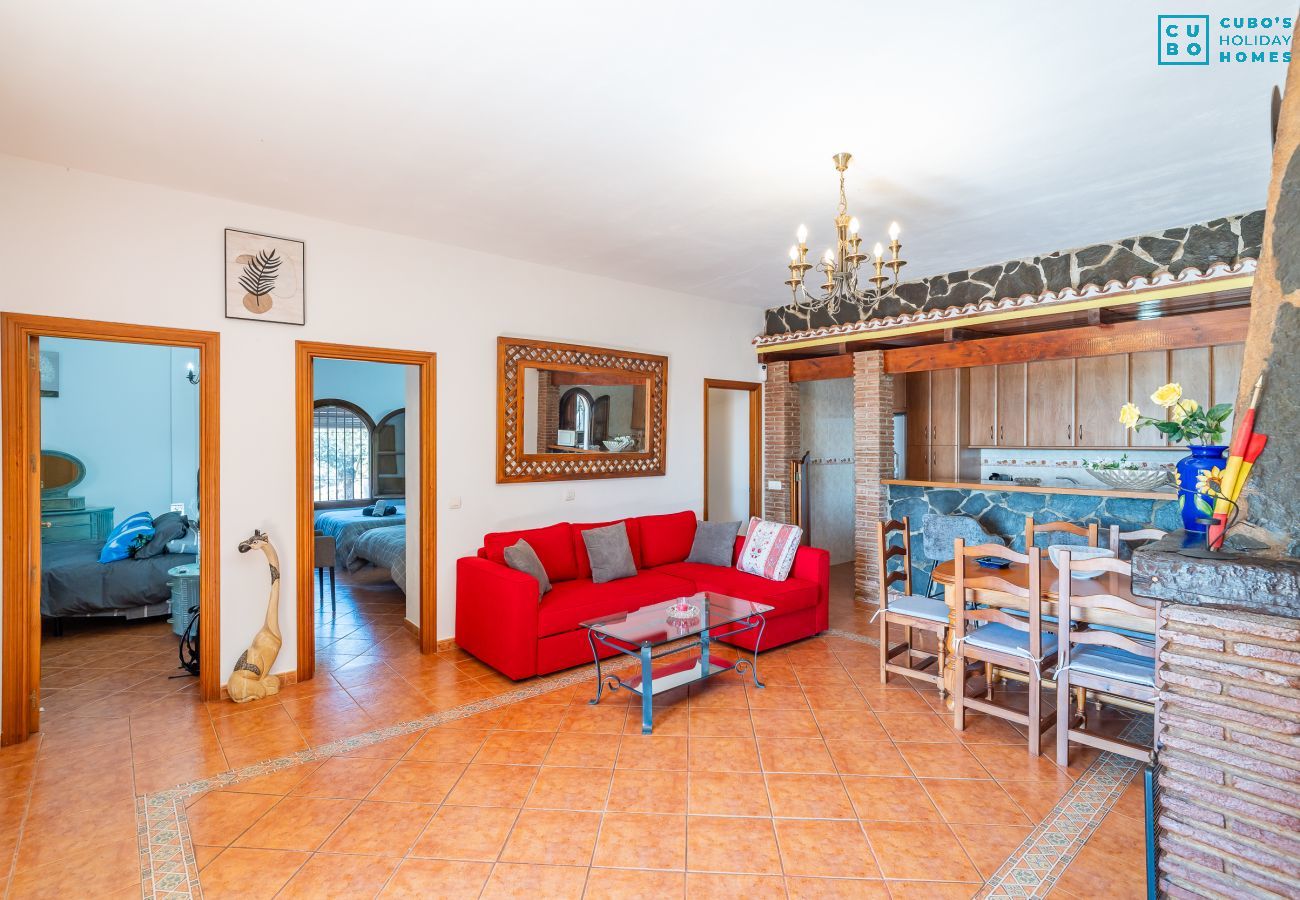 Cottage in Alozaina - Cubo's El Valentin Rural House & Saltwater Pool