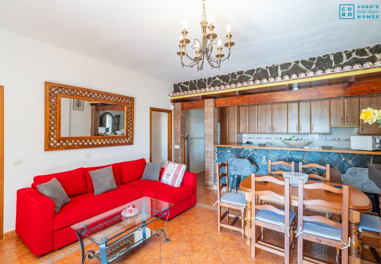 Cottage in Alozaina - Cubo's El Valentin Rural House & Saltwater Pool