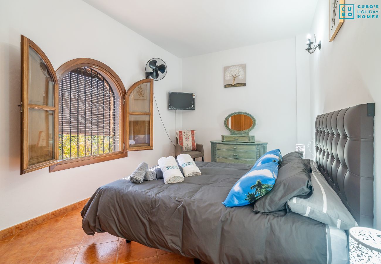 Cottage in Alozaina - Cubo's El Valentin Rural House & Saltwater Pool