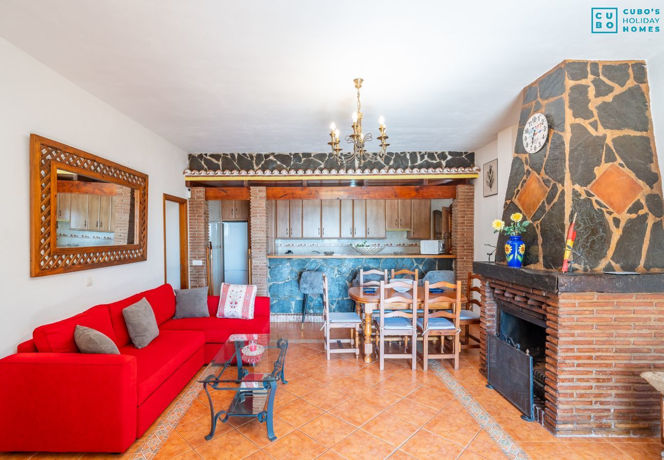 Cottage in Alozaina - Cubo's El Valentin Rural House & Saltwater Pool