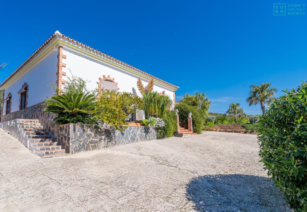 Cottage in Alozaina - Cubo's El Valentin Rural House & Saltwater Pool
