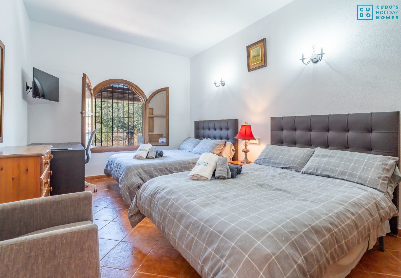 Cottage in Alozaina - Cubo's El Valentin Rural House & Saltwater Pool