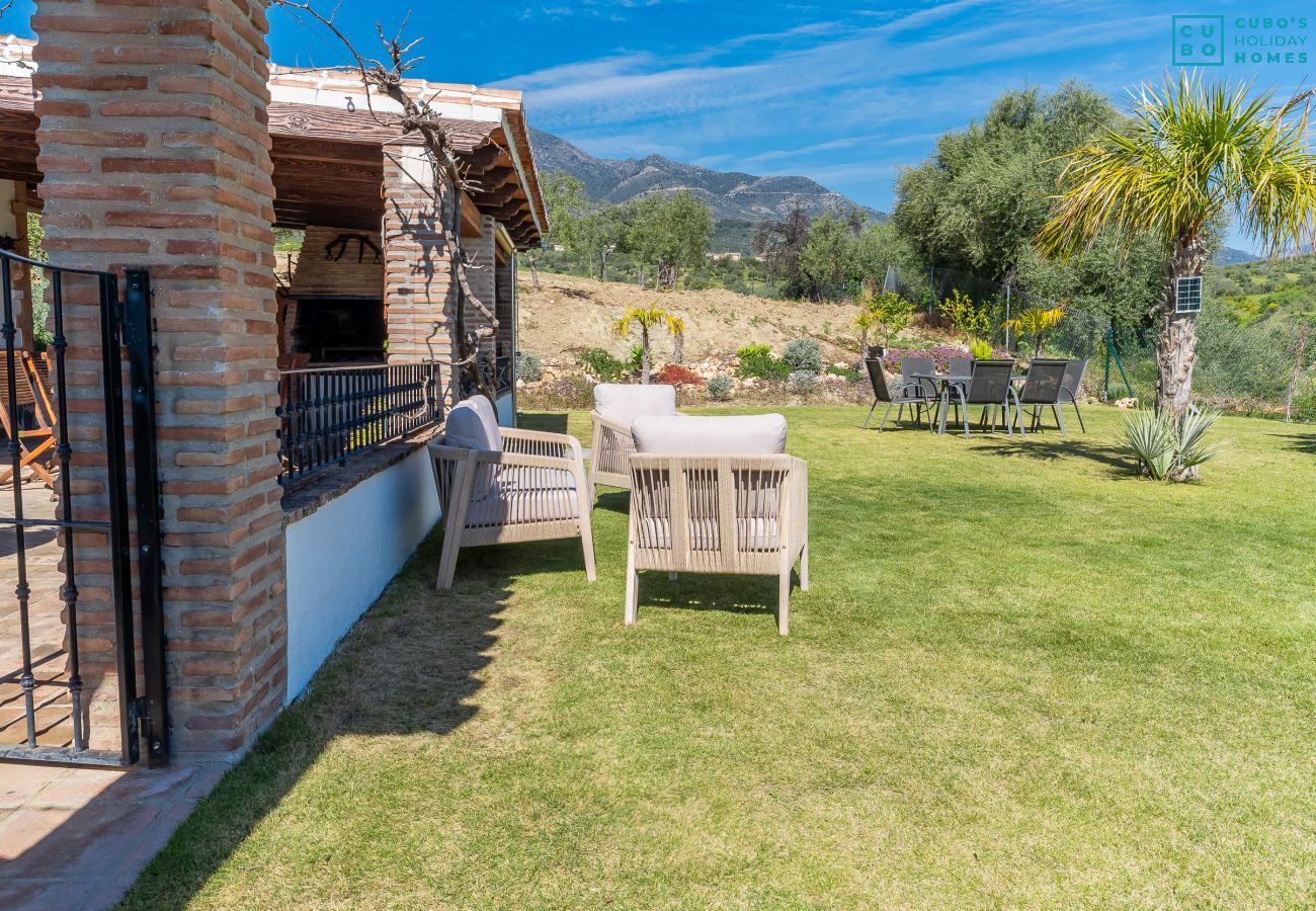 Cottage in Alozaina - Cubo's El Valentin Rural House & Saltwater Pool