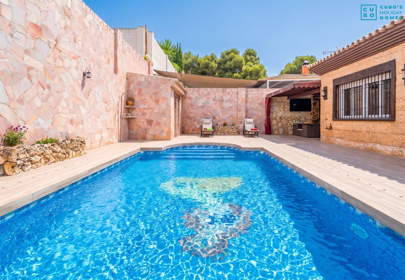 Holiday home with pool in Pizarra