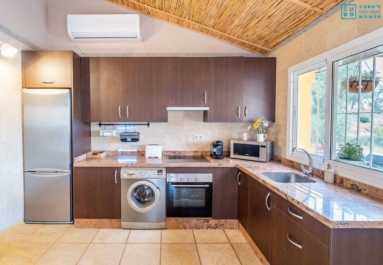 Cottage in Coín - Cubo's Casa Alaya & Oasis Pool
