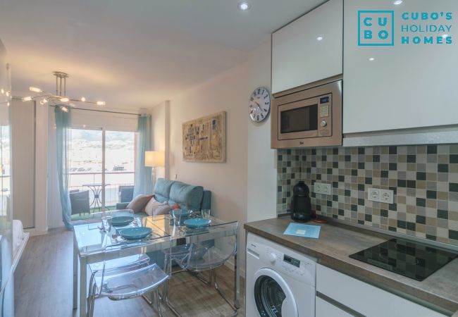 Appartement idéal pour couples | Cubo's Holiday Homes Cuisine de cet appartement à Benalmádena