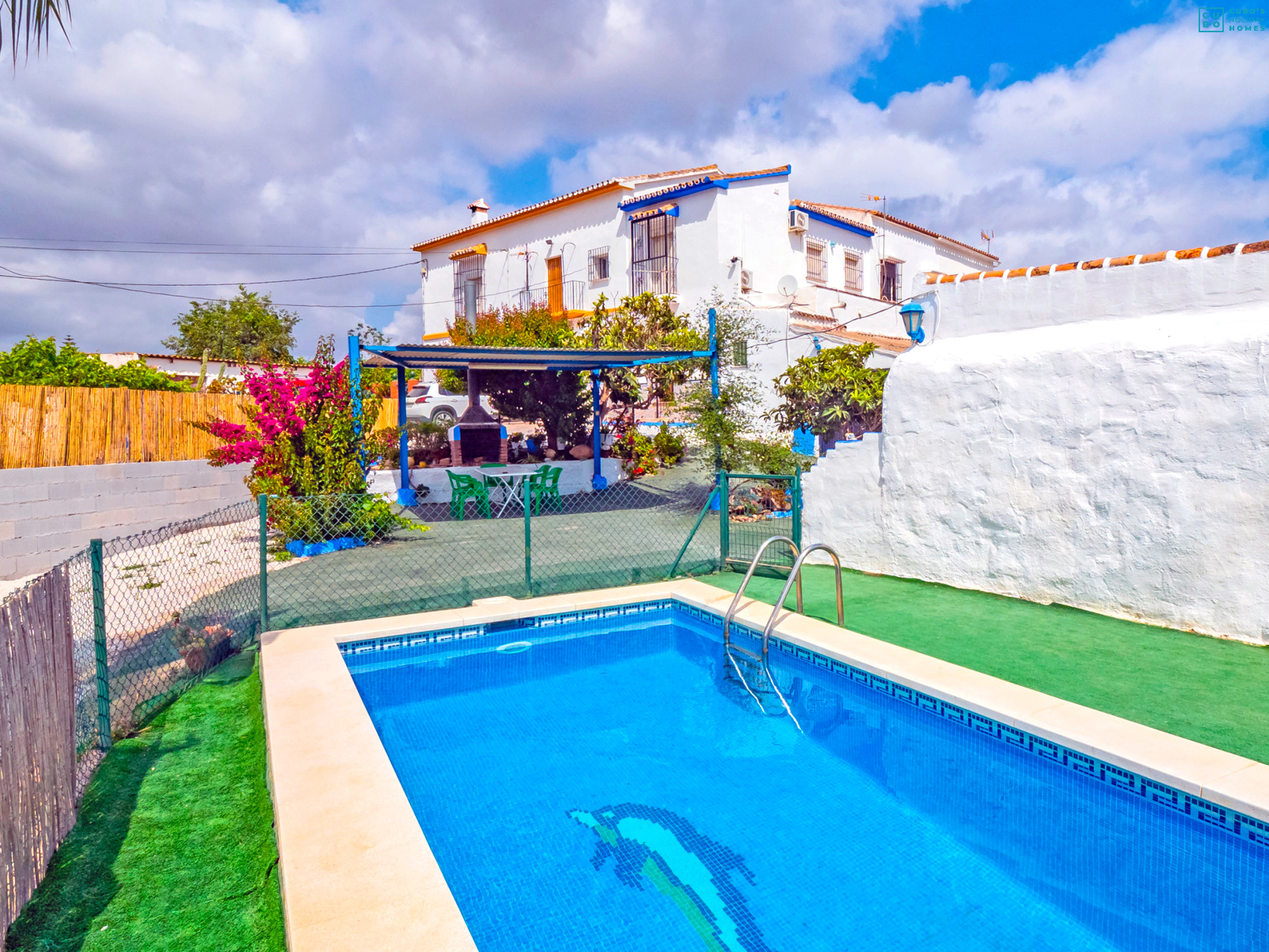 Piscine privée du logement.
