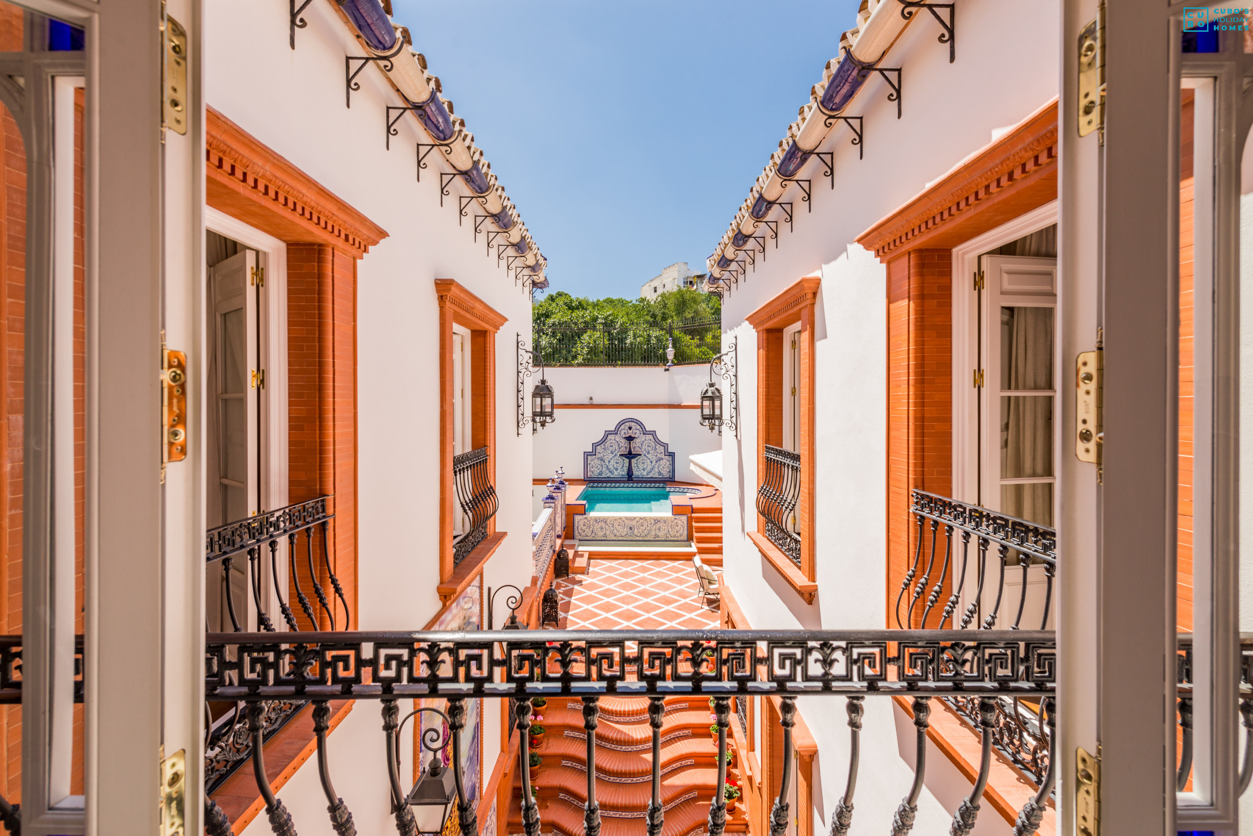 Extérieurs de cette maison de luxe dans le centre d'Alhaurín el Grande