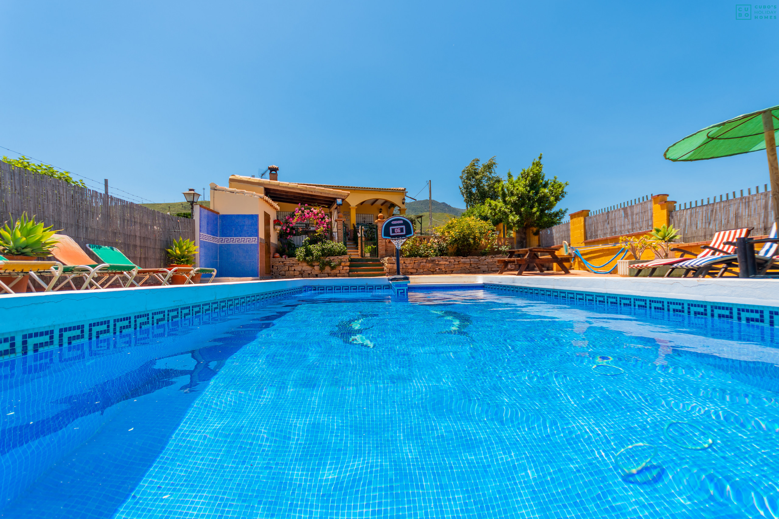 Piscine privée de cette villa à Ardales