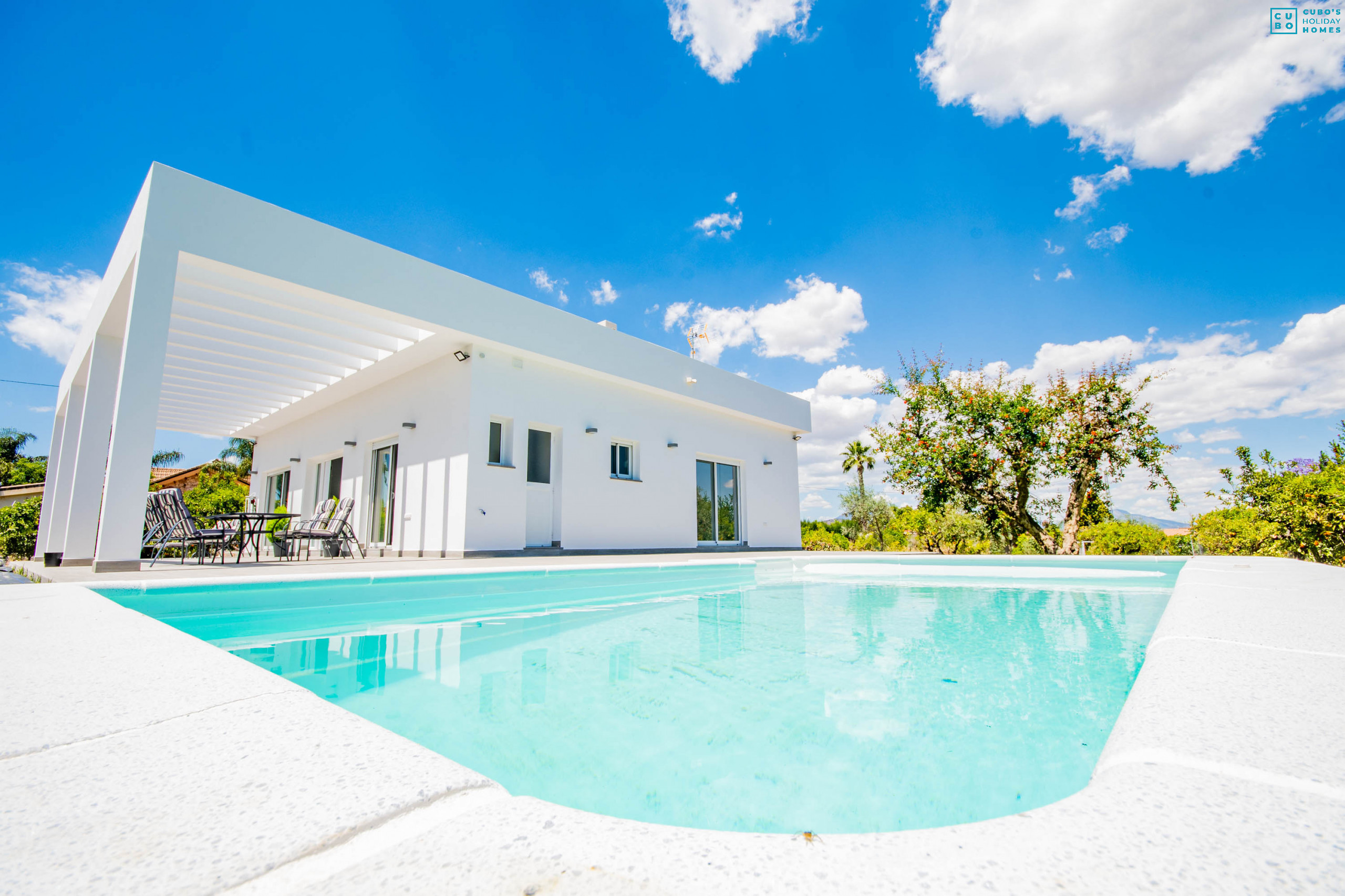 Piscines et extérieurs de cette Villa à Alhaurín el Grande