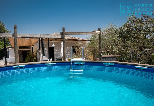 Piscine de cette maison rurale à Coín