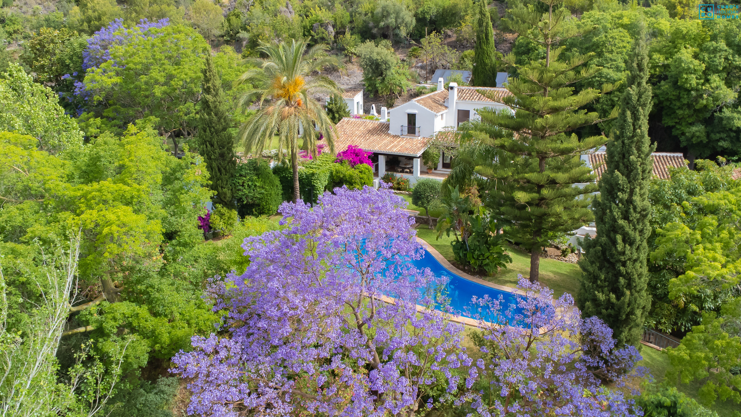 Maison de vacances avec piscine pour 14 personnes en pleine nature.