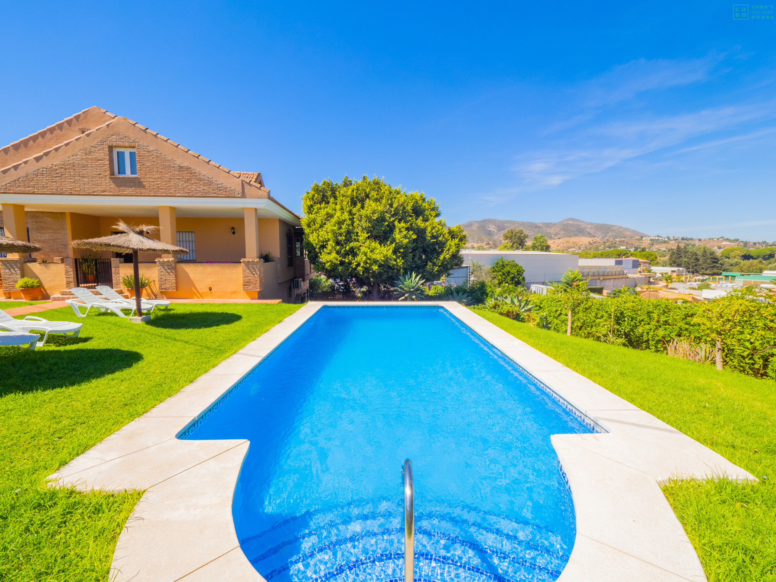 villa à Alhaurin de la Torre - Cubo's Villa Plumaria de Alhaurin