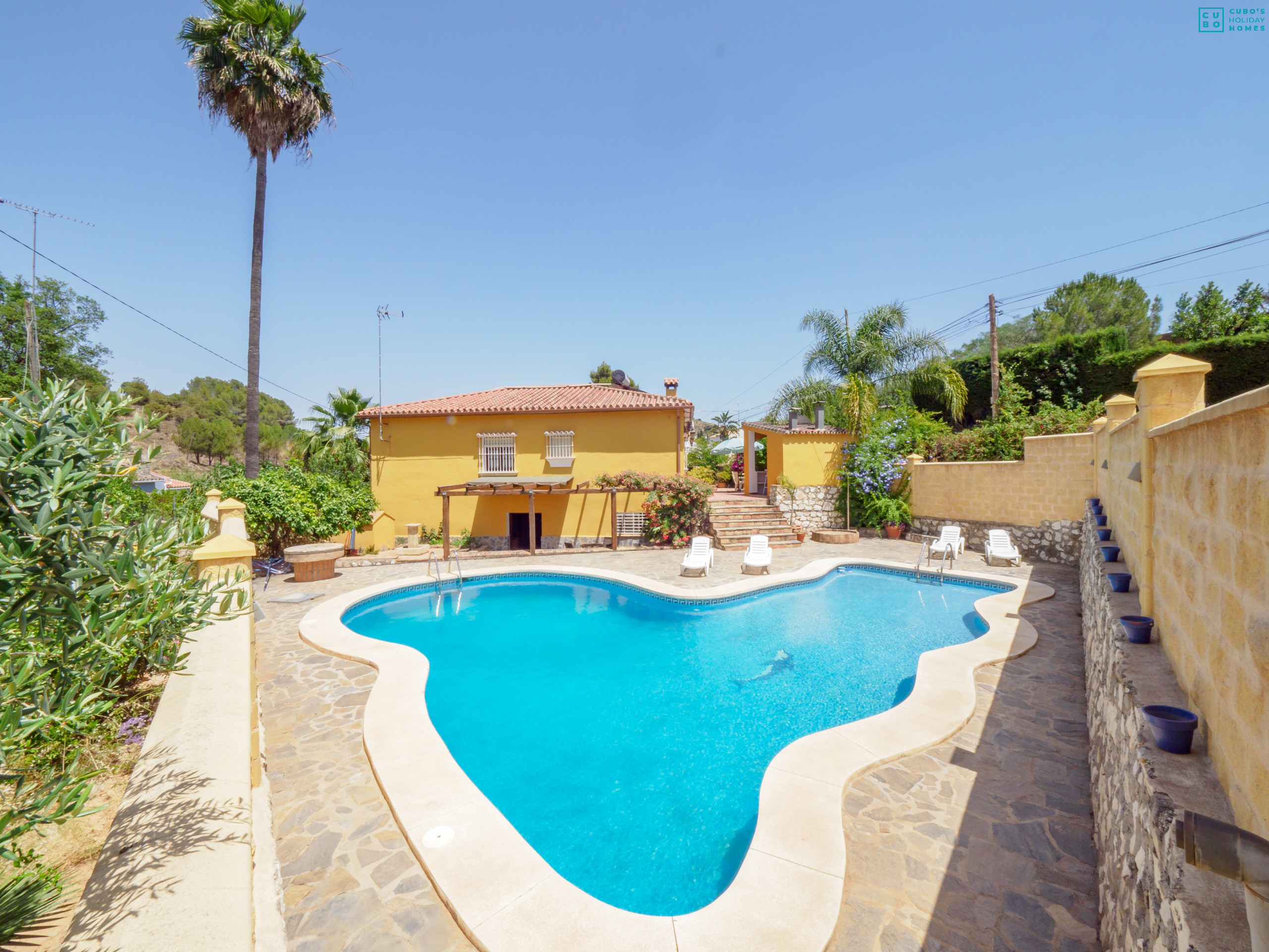 Piscine et espaces extérieurs de la maison rurale Cruz de Piedra