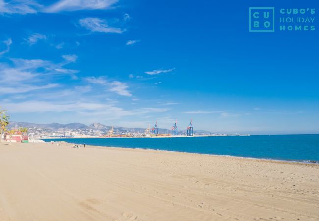 Appartement à Málaga - Cubo's Sea View Pacifico Street & Free Parking Appartement à Málaga - Cubo's Sea View Pacifico Street & Free Parking