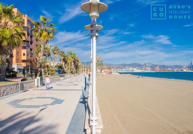 Appartement à Málaga - Cubo's Sea View Pacifico Street & Free Parking Appartement à Málaga - Cubo's Sea View Pacifico Street & Free Parking