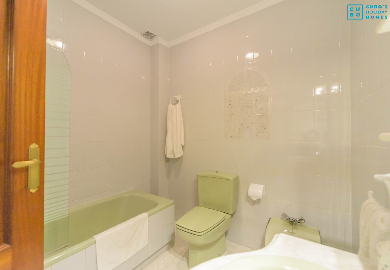 Salle de bain de cet appartement à Mijas Costa