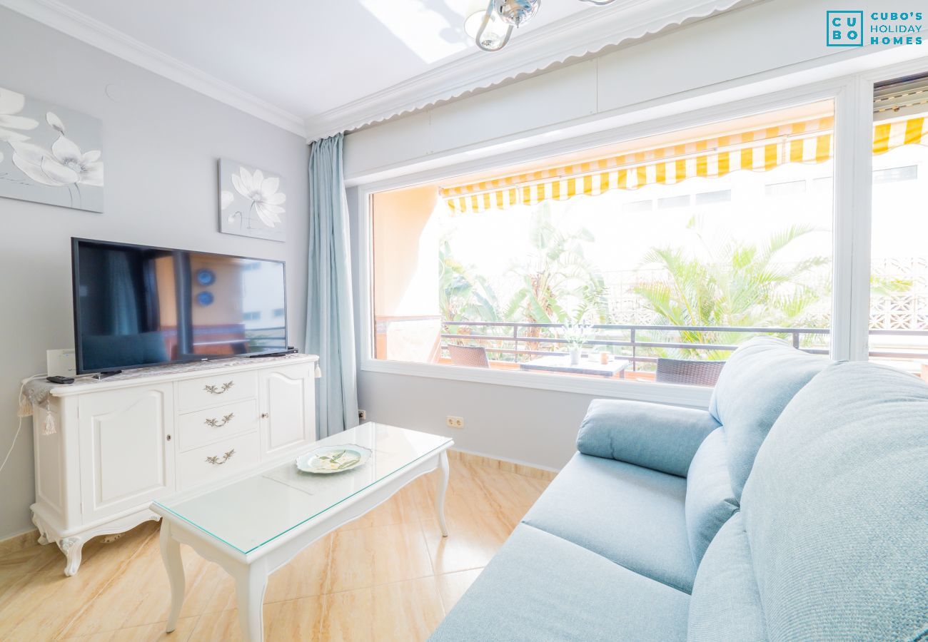 Salon qui a cet appartement à Benalmádena
