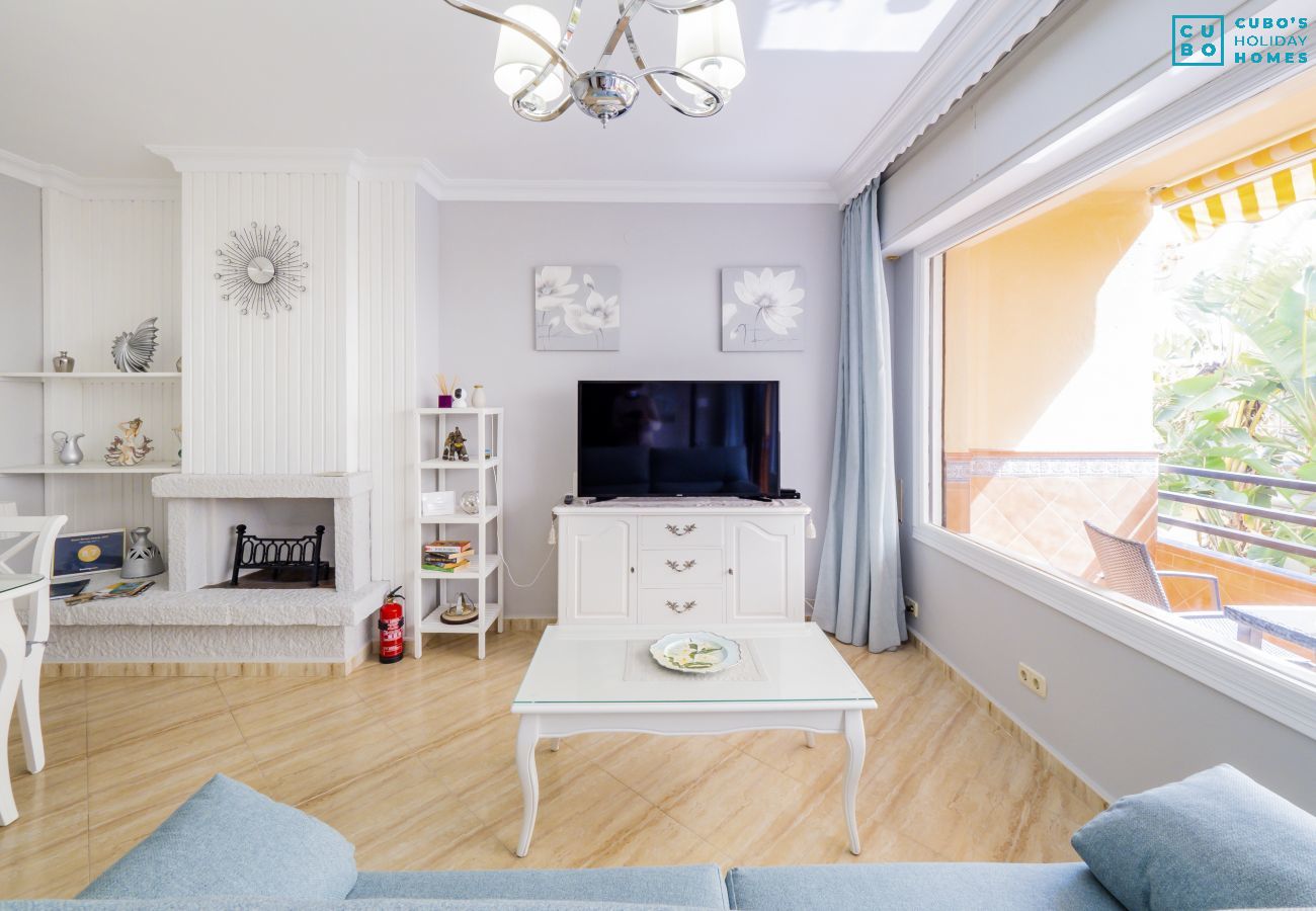 Salon qui a cet appartement à Benalmádena