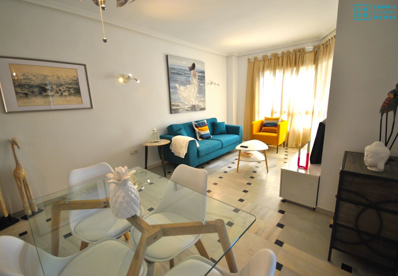 Salon de cet appartement à Marbella