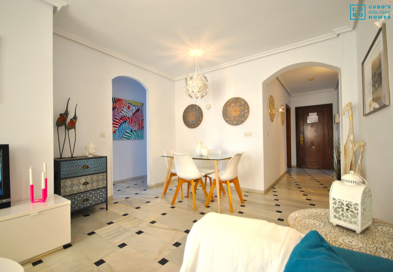 Salon de cet appartement à Marbella