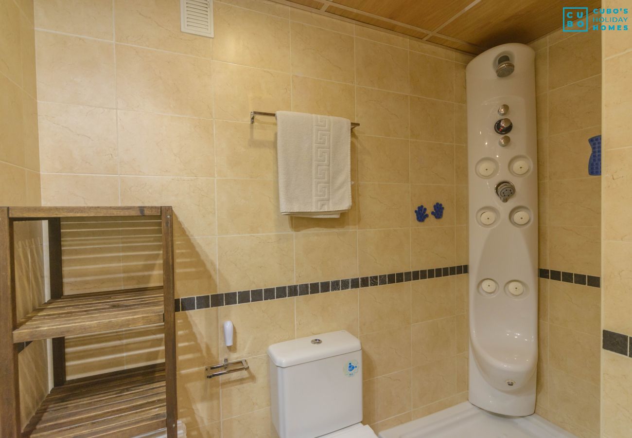 Salle de bain de cet appartement à Fuengirola