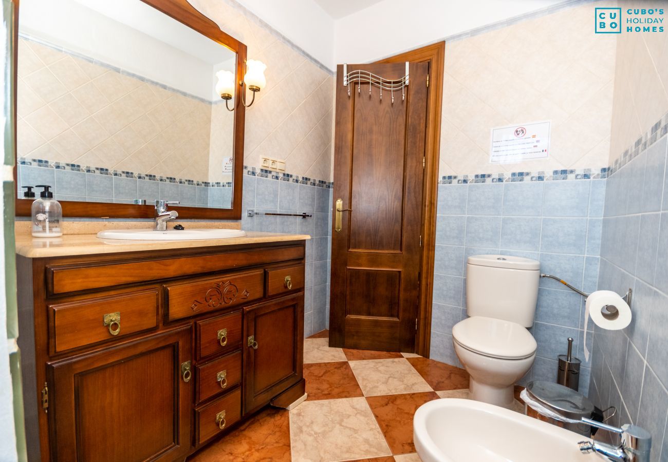 Salle de bain de cette ferme à Alhaurín el Grande