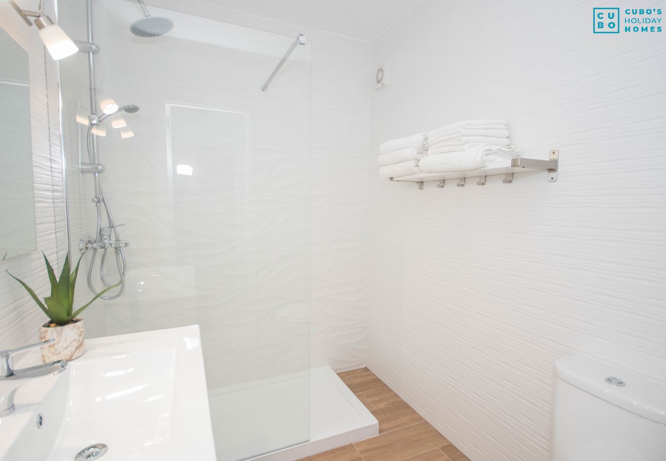 Salle de bain de cet appartement à Mijas Costa