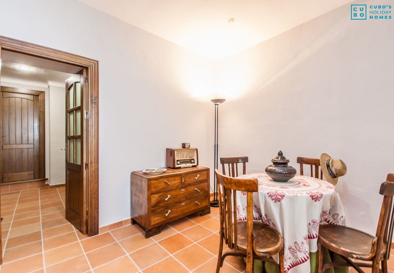 Salle à manger de cette maison près du Caminito del Rey