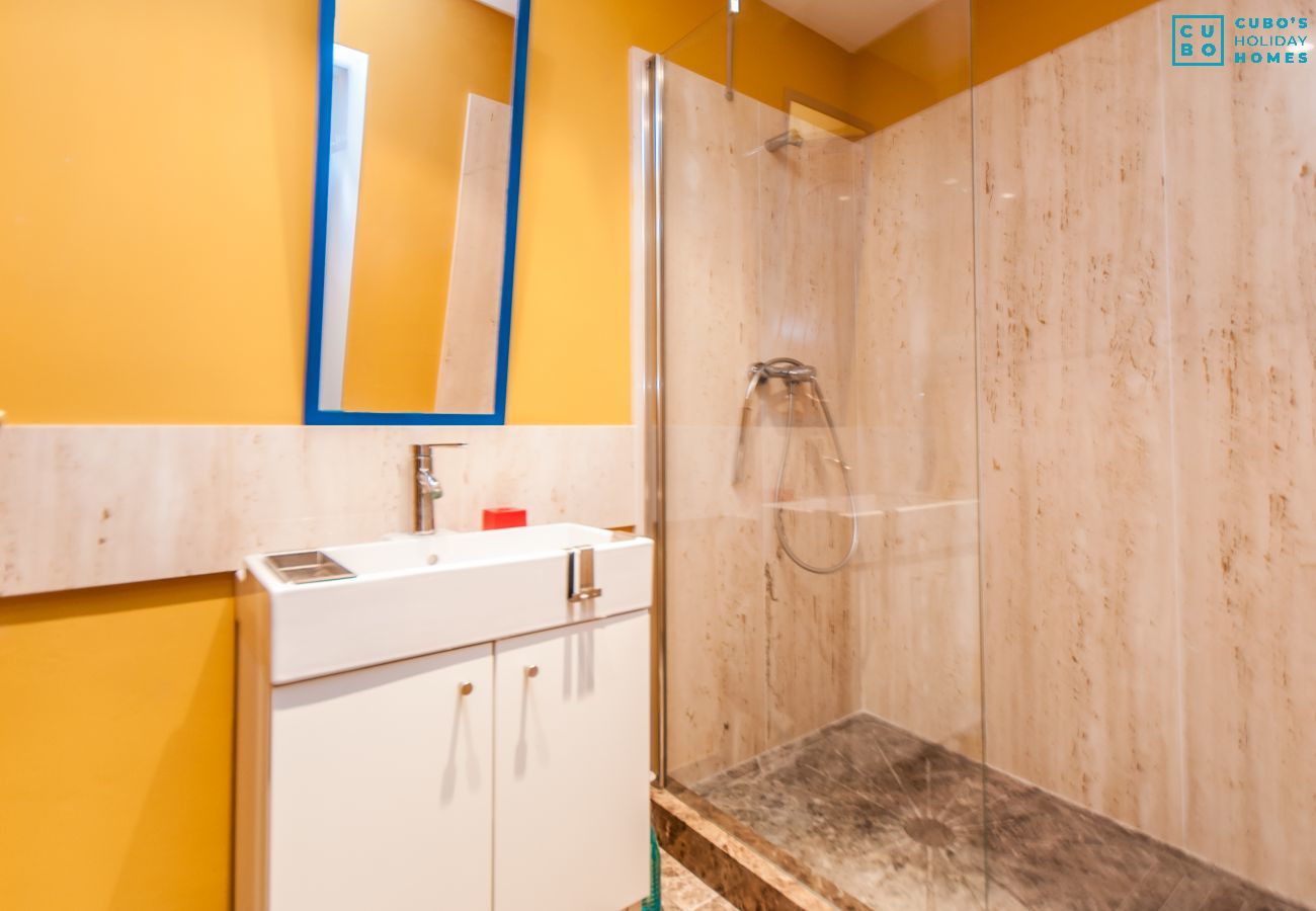 Salle de bain de cette maison près du Caminito del Rey