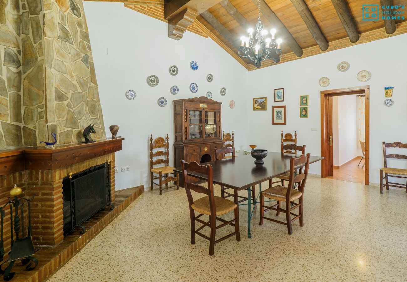 Salle à manger de cette ferme à Alhaurín el Grande