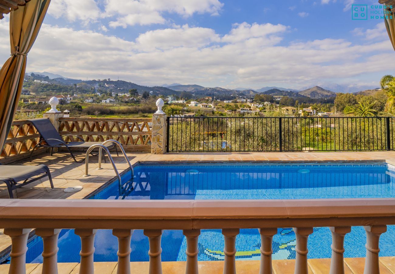 Piscine privée de cette Finca à Coín