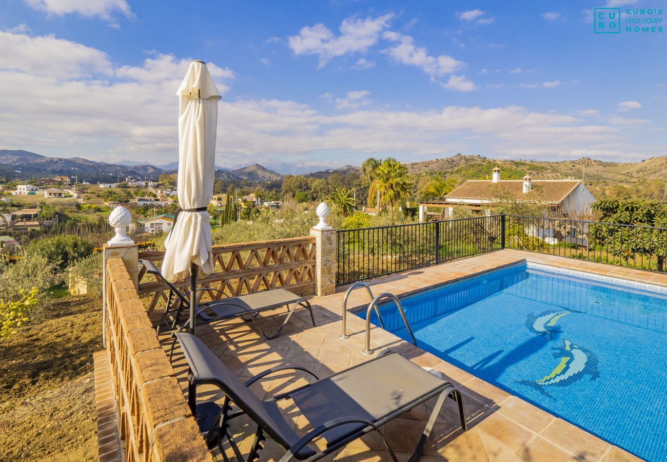 Piscine privée de cette Finca à Coín